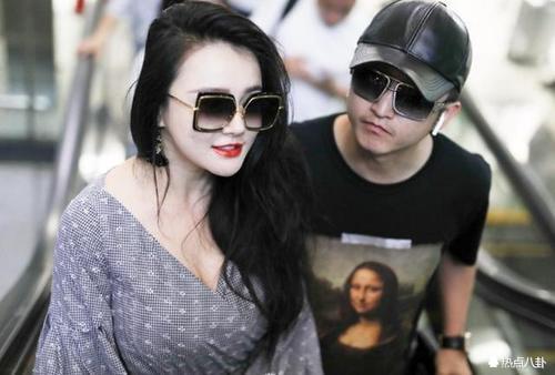 冉莹颖穿对了好惊艳,可粉涂太多被吐槽,网友:难怪邹市明盯着看