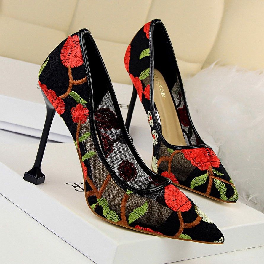 不到1米6的小个子女人，看看这些高跟鞋，瞬间170女人味十足