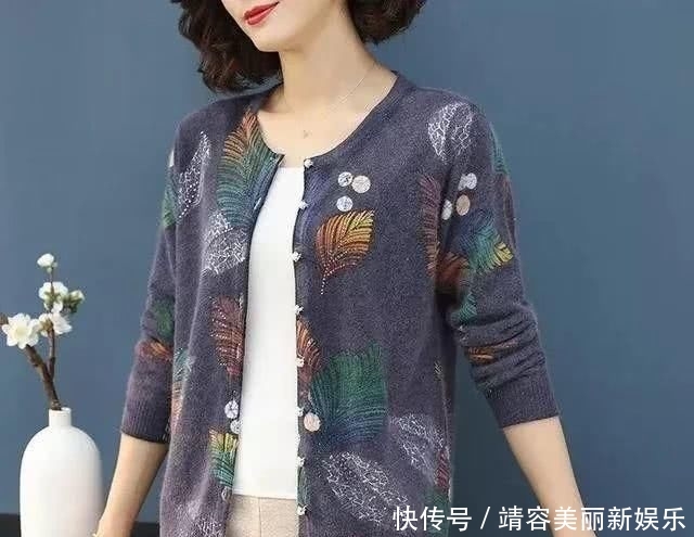  『减龄』春季流行这“短开衫”，休闲时尚，仅减龄还百搭，高端上档次