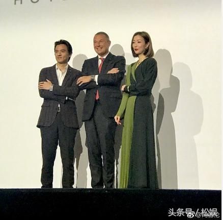 郑秀文素颜没眉毛的样子比她化妆精修还好看，才发现她比冯德伦高