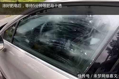  老司机@雨天开车时，车窗玻璃看不清老司机只用一招就能解决！