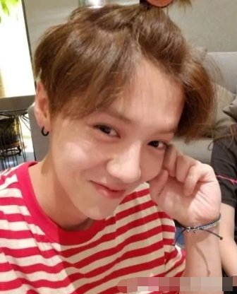 鹿晗关晓彤又爆流量?都说宁拆庙不毁婚,网友竟祝福少喝倒彩多