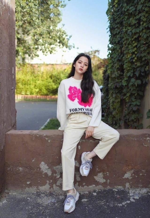  必需：衣柜必需的3条神裤，那样搭靴子大粗腿都不爆雷！