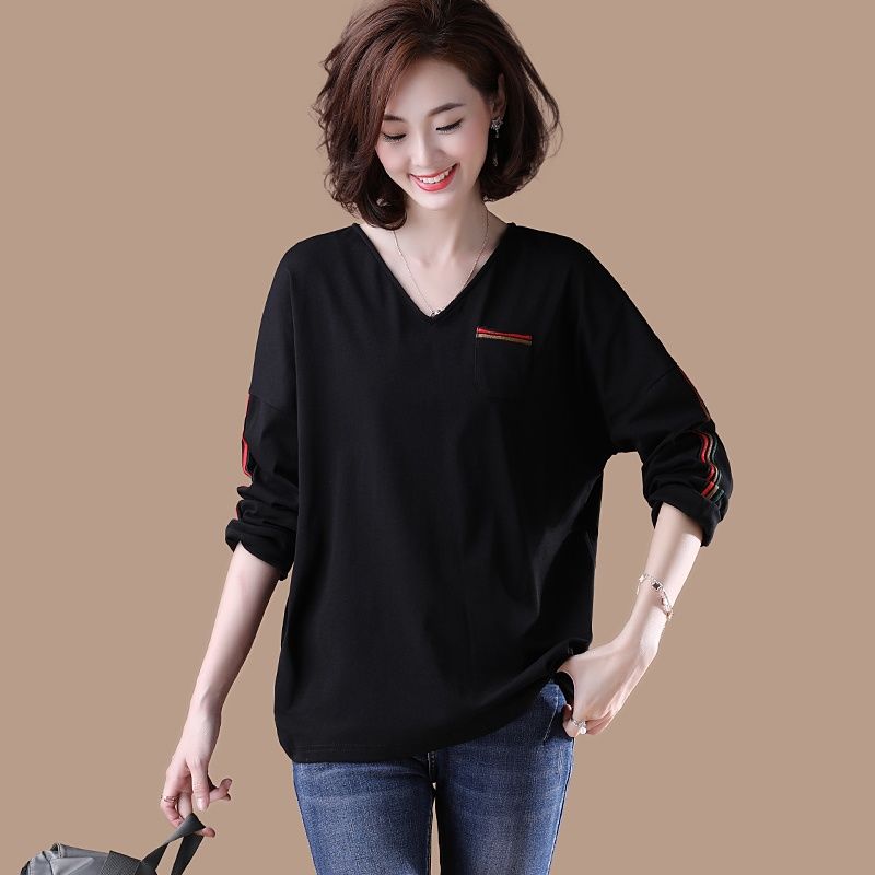 国庆游玩，女人别再裙子配高跟鞋，瞧这样的套装，一款比一款美嫩