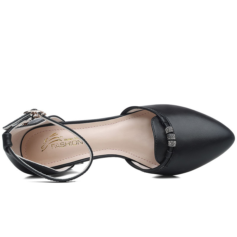 有一种美脚穿高跟鞋，穿出自信穿出美丽，彰显你无尽的魅力