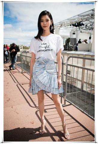 奚梦瑶这么开放？穿个“内衣”就来机场，网友：越暴露越时尚？