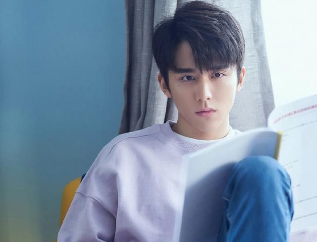 『亲和力』24岁张新成，用努力赢得观众掌声，他的小师弟用亲和力获网友赞赏