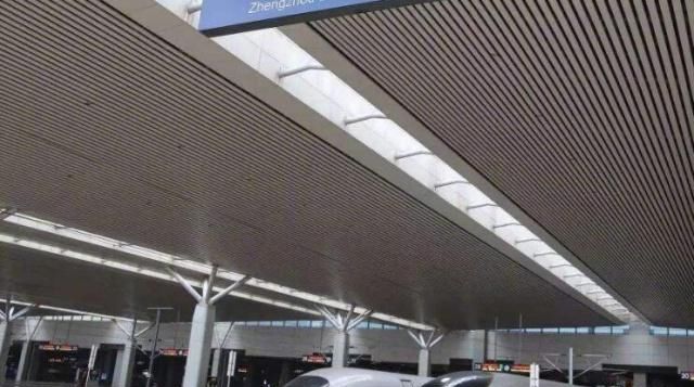 河南最大高铁站，面积达41万平方米，却被人吐糟不“争气”！