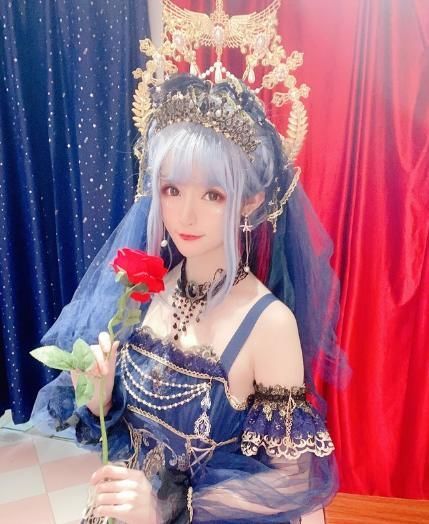 『lo』lo娘穿3万6裙子秀身材,却被漫迷“警告”,谁注意她的腋窝?