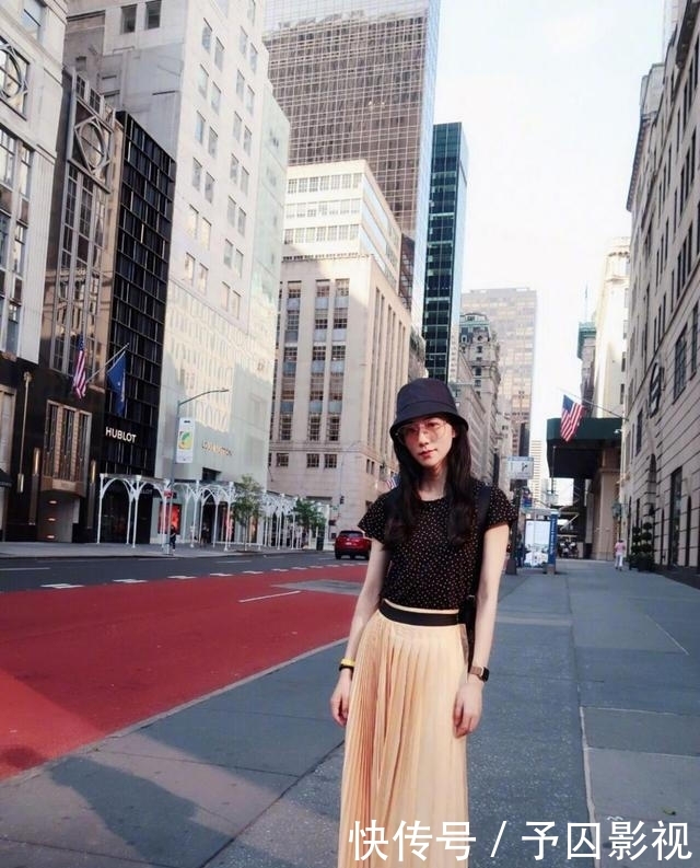  『阔腿裤』女人不管是穿裤子还是裙子，牢记这个“上紧下阔”穿法，显高显瘦