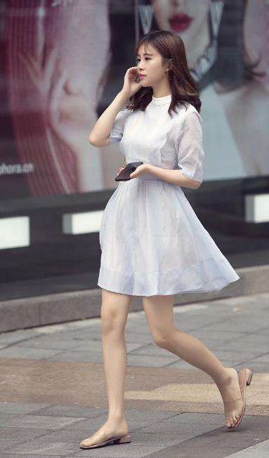 街拍: 美女太多了不知道怎么选了, 网友: 我觉得图7就很有气质