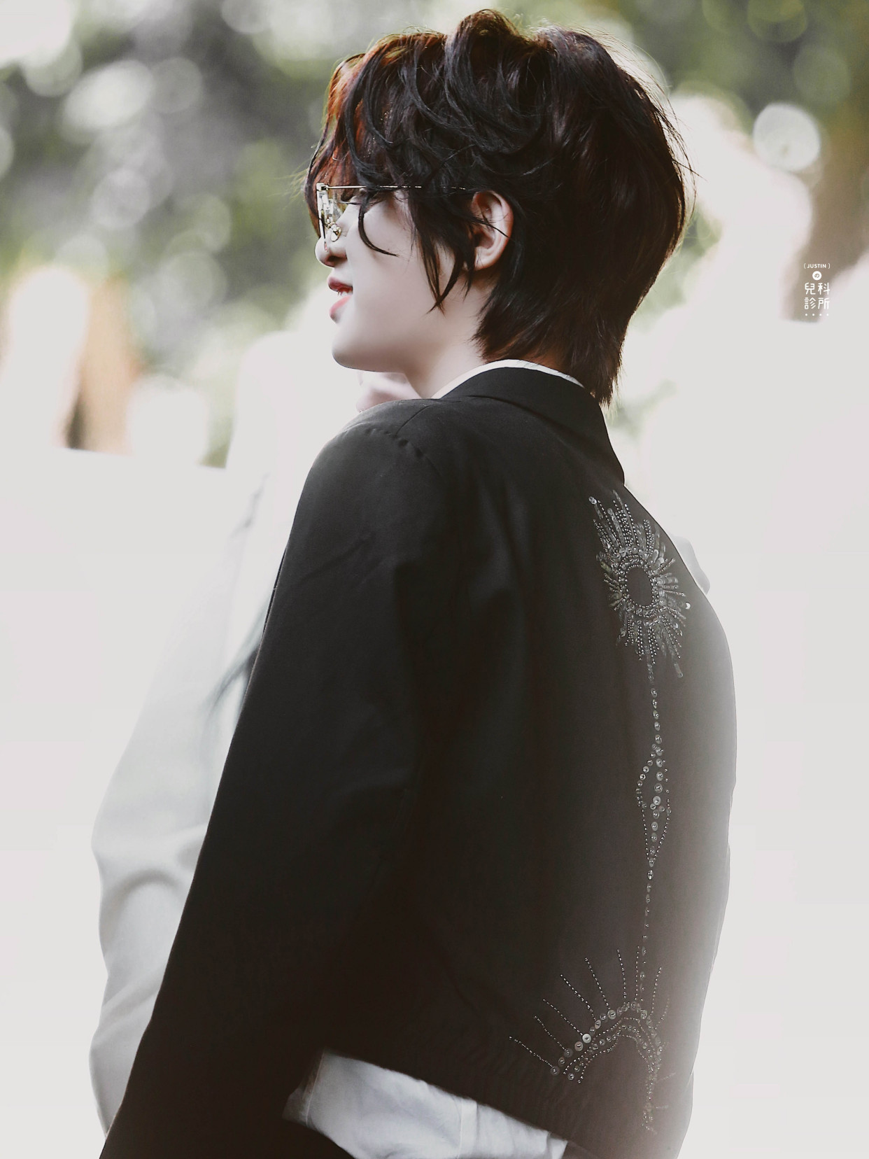 『造型真』183cm黄明昊和180cm王一博，同是黑西装造型，谁才是你的小王子？