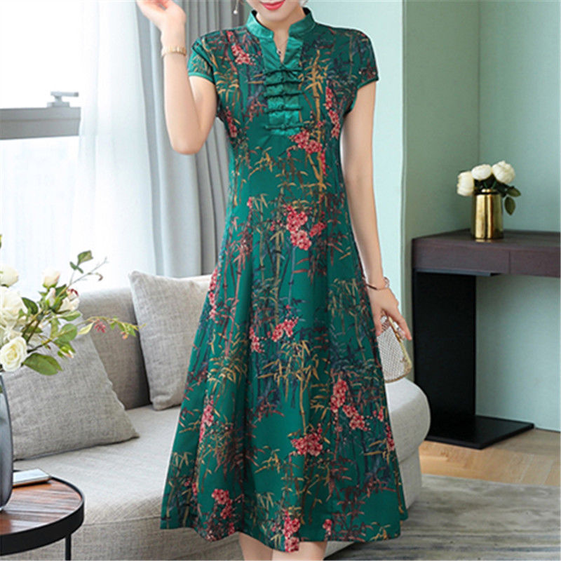 有一种美叫“旗袍”，立秋已到，42岁老婆穿旗袍，简直美若天仙