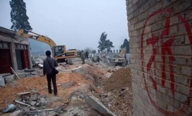 农村拆迁按什么标准安置，并且农村拆迁是怎么赔偿的？