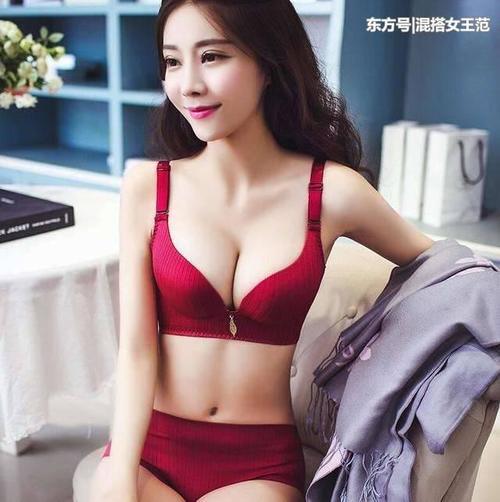 性感的蕾丝内衣，塑造出女性的优雅身姿，特别迷人