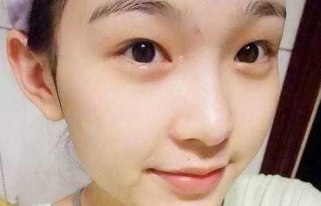 女人用白醋洗脸，皮肤真的会“变白”吗？看完你或许就明白了！