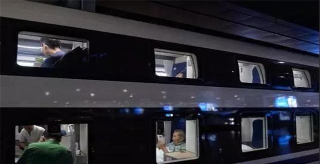 中国高铁再创辉煌，双层卧铺高铁通行了，旅客表示像住宾馆