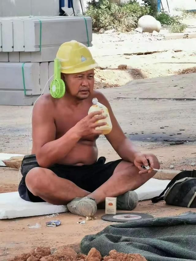  赵彬：看完这个外卖小哥的朋友圈，我惊了