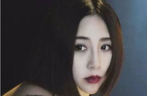  『女生』没剪过短发的女生没资格说不好看，剪完知性短发，眼睛都看直了