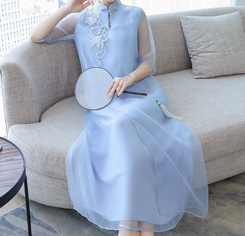 比旗袍还高级的中国风欧根纱连衣裙，优雅唯美，适合微胖70女人