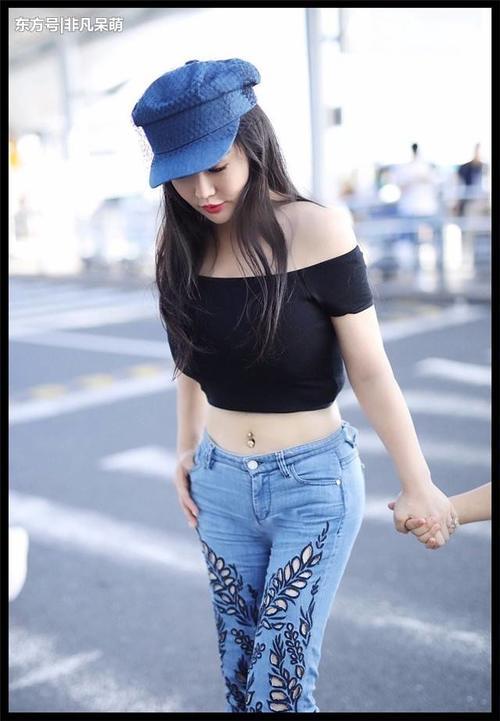 就服冉莹颖，胸围85硬是穿出100多的“爆炸感”，真能装啊！