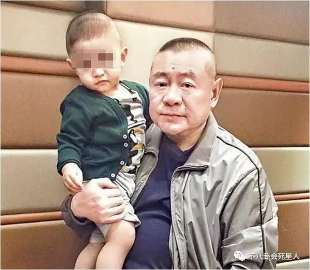 刘銮雄大骂女子事件还没完，该女子为嫩模，为博眼球接近大刘?