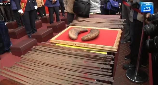 台湾庙宇357年首次抽不出“国运签” 蔡英文紧急灭火