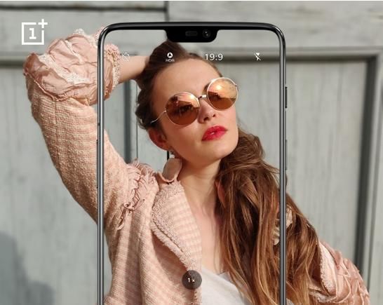 跟明星学“红色秘诀”，搭配这款“琥珀红”单品，2018时髦爆表！