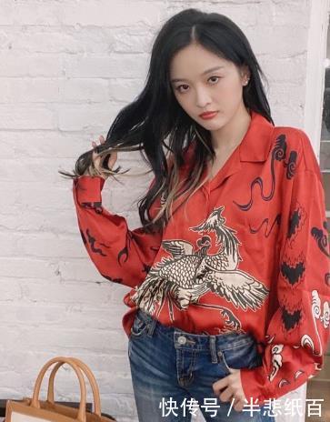 「时尚感」当吴宣仪与刘雯,同穿一件衣服,才知女星与超模之间的区别!