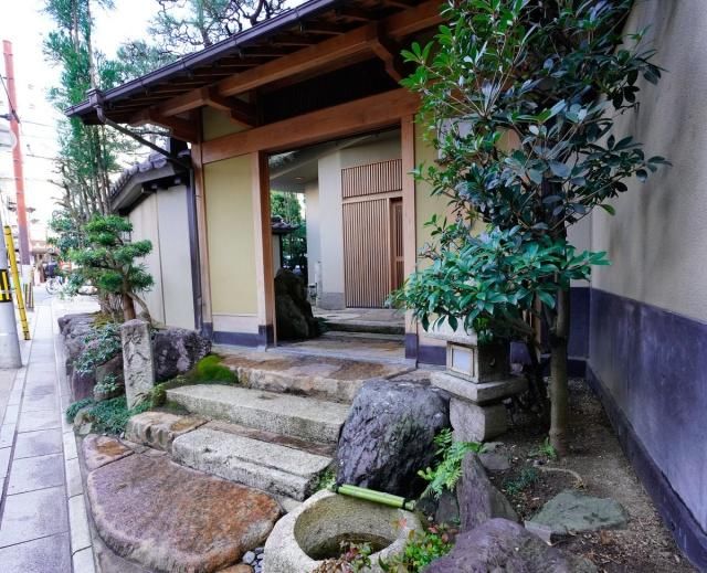 等有钱了，就造一个日式庭院，静谧悠然禅意十足，每天喝茶赏花