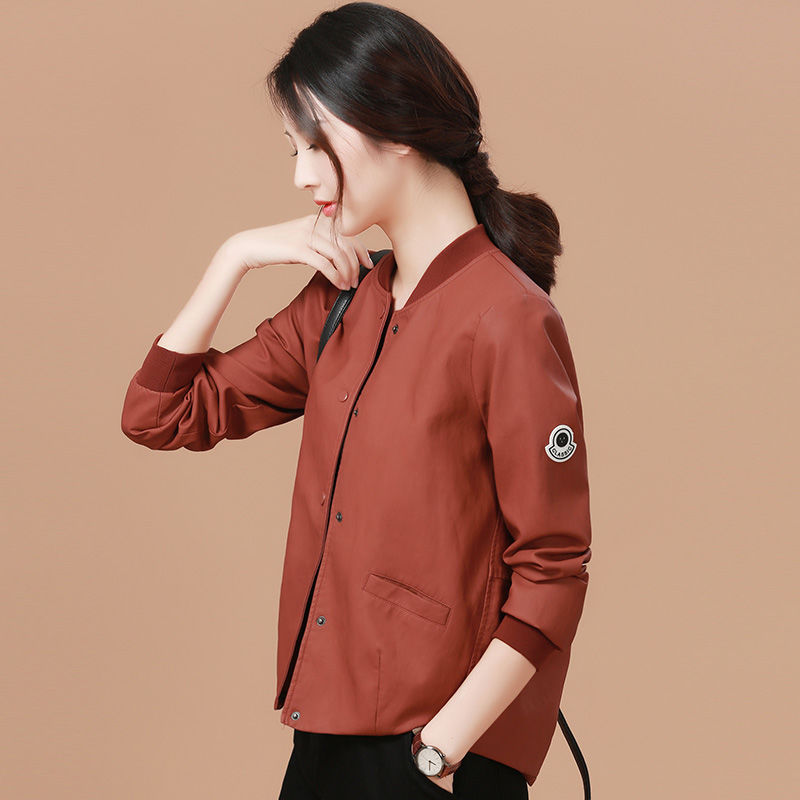 小个子小姨，穿着皮衣+短靴，没人信她1米4，人人夸高挑气质好