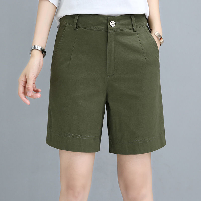 现在的姑娘真敢穿啊，短裤这么短，想不让人注意都难