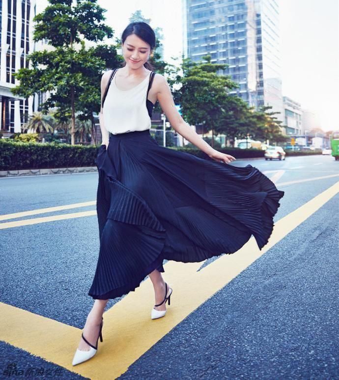 高圆圆嫩过90后!神难驾驭的绸缎长裙，能穿出惊艳效果只有她!