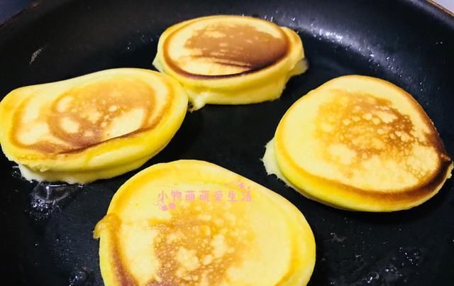  「软嫩」一袋牛奶俩鸡蛋,做出软嫩早餐松饼,香甜可口让你爱不释手!