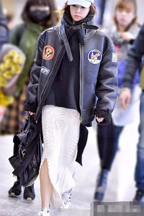 蔡依林穿开叉裙，白百何穿开叉裤，露腿才时髦啊！