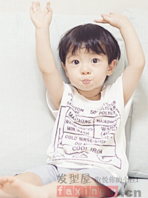 小男孩留什么刘海好看 帅气男神从小开始培养
