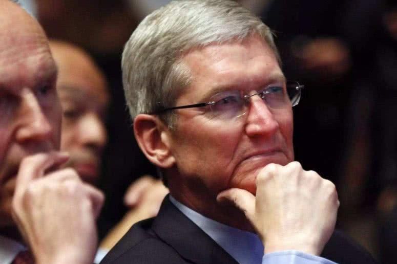  【措手不及】库克：没人买，我接着降！iPhone全线降价，华为措手不及！