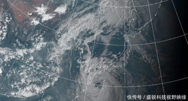 罗莎逼近日本，或有“超凶暴雨”，新胚胎97W生成，11号台风