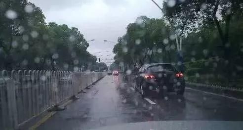 大规模暴雨马上杀来！还有雷暴+大风+降温！