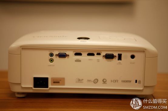 秋风评投显 篇四:入门级4K投影怎么选?Viewsonic 优派 PX727-4K 对比 BenQ 明基TK800