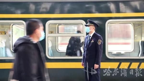  『旅客列车』哈尔滨至湖北旅客列车恢复运行：首批70余旅客返岗复工