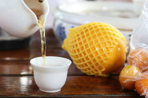 大雪将至，而这座城市却总是入冬失败，街上行人各种乱穿衣