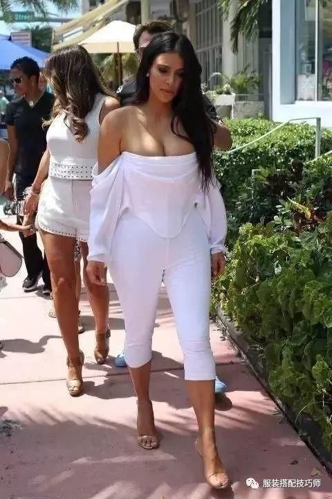 服装搭配：平胸vs大胸，我选平胸！夏季穿衣超高级！