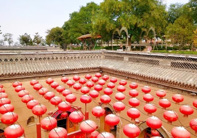  地下@中国最“奇特”的村庄，村民生活在地下，房间冬暖夏凉