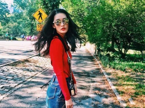 李沁:清纯女神尽显迷人魅力，仙气十足的小姐姐