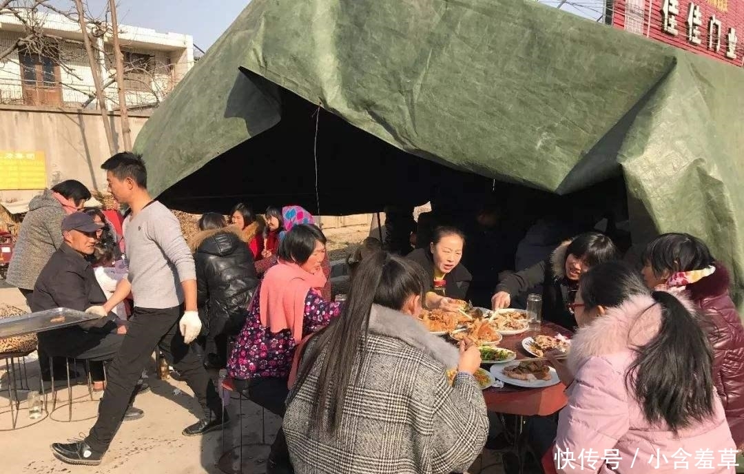  「返乡」年底, “伪城里人”回乡, 却吃不惯农村的席面, 你们遇