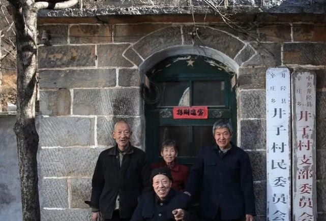 悬崖上被遗忘的“窑洞村”，50年间仅娶进一个媳妇，全村娶妻难