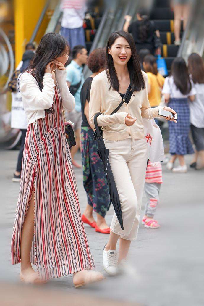 街拍: 连衣裙能让人变得温柔 第五位小姐姐白富, 美不美你说