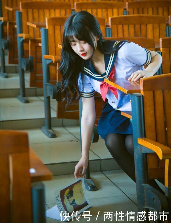 日式制服美女，十分清纯可爱，你喜欢吗