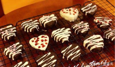  『饼干体』巧克力饼干别再买着吃了，不用水不用油，而且不用烤，在家就能做！